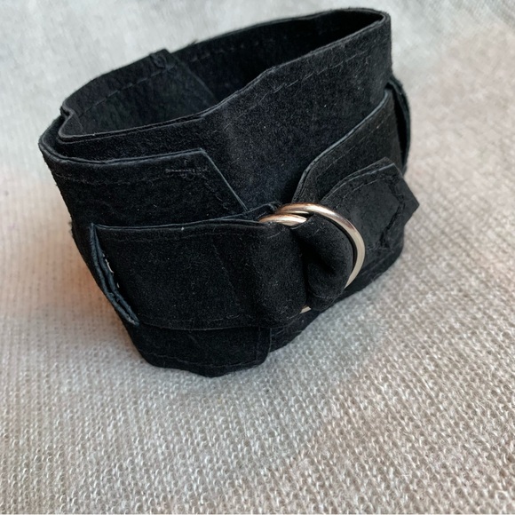 Hand crafted - Black Leather Cuff aqua blue bead metal pieces ajustable bracelet - Picture 7 of 9